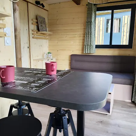 Camping Colombres مكان تخييم *