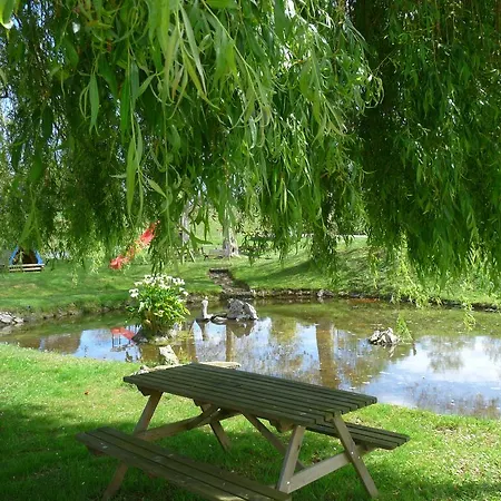 مكان تخييم Camping Colombres *