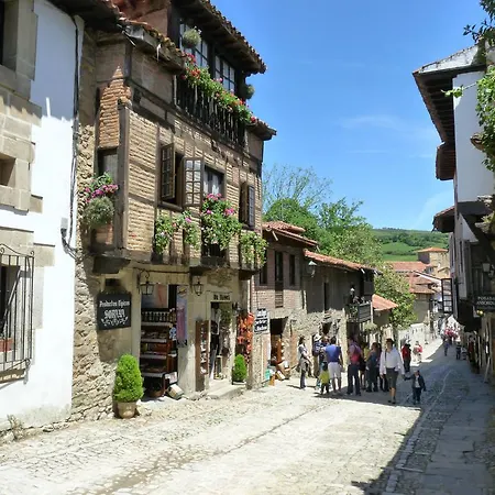 مكان تخييم Camping Colombres *