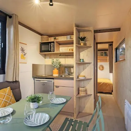 Camping Colombres مكان تخييم *